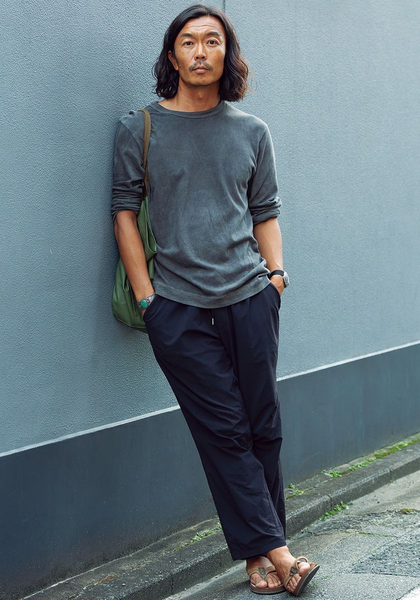 カットソー＝S&Y　パンツ＝メローピープル　サンダル＝レインボー サンダル