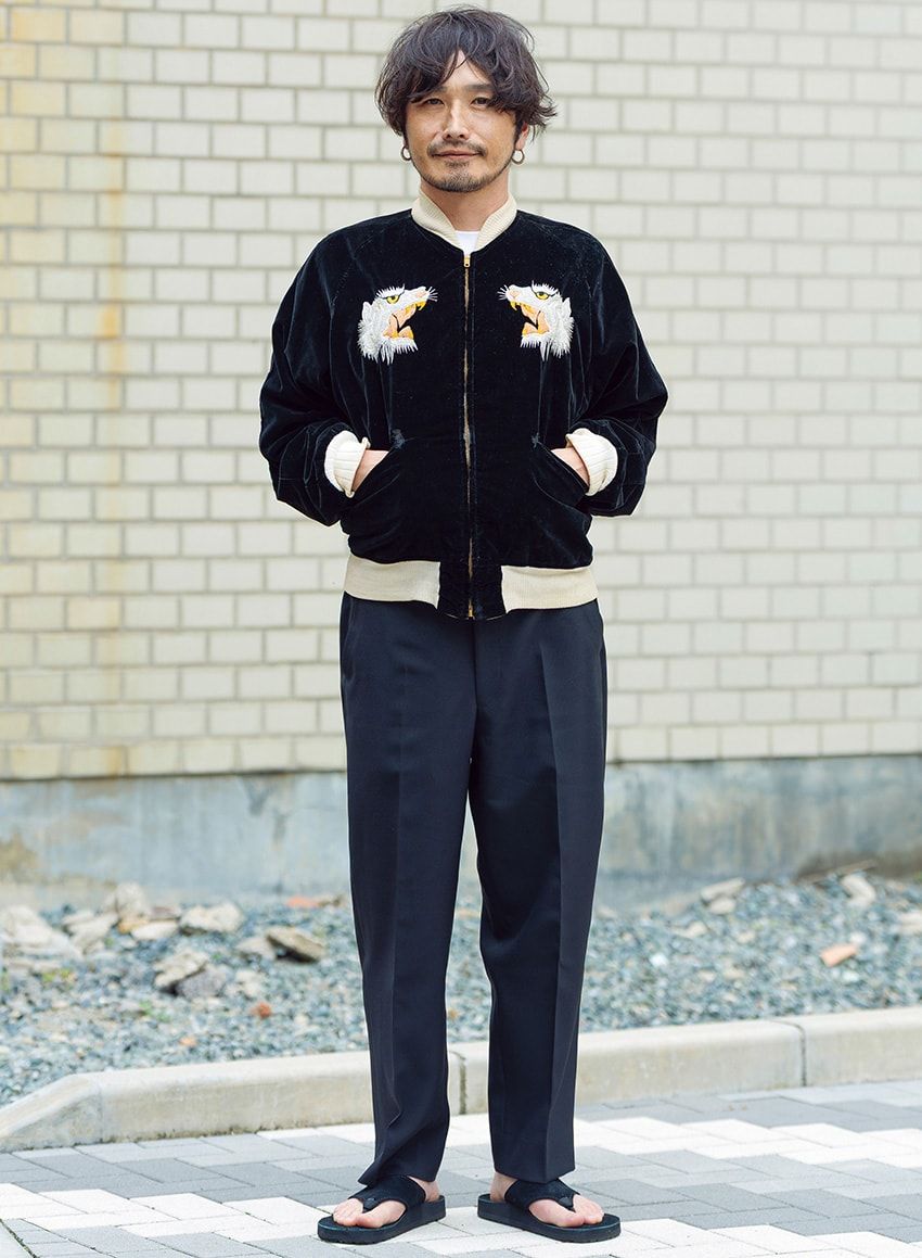 ジャケット＝古着　Tシャツ＝ユニクロ　パンツ＝エス　サンダル＝サンダルマン フォー エスピーシー