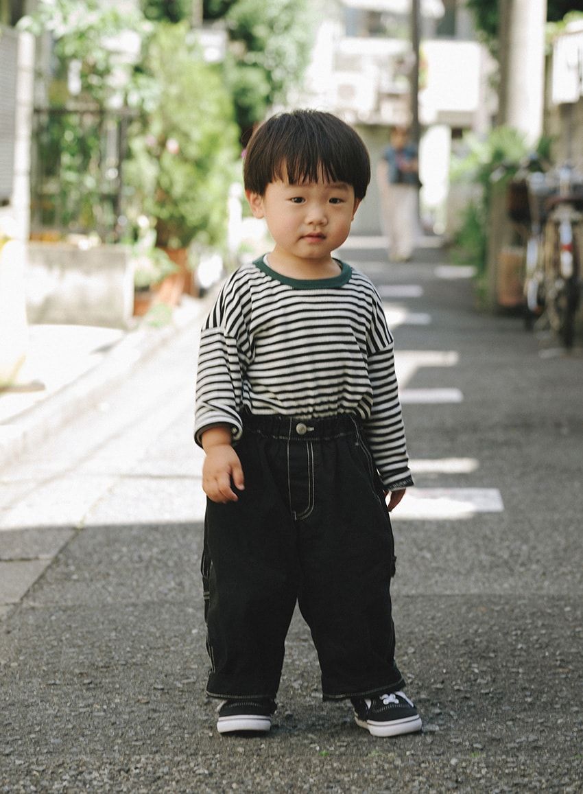 笑顔広がるファミリーパパラッチ！街で見つけたお洒落家族のリアルスタイル10選 - 10枚目の画像