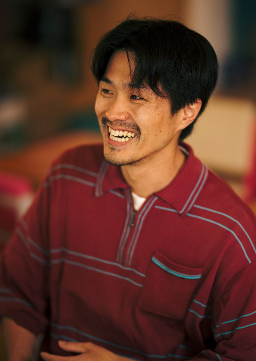 『地獄に落ちるわよ』俳優・細川岳をパパラッチ！ 90年代を感じる私服には、父ともう1人の存在が - 9枚目の画像