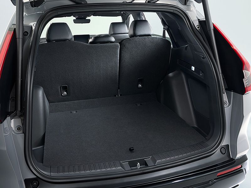 後席乗車時の荷室容量は590L（Honda調べ）。後席を前方へスライドさせることで、乗員がいる状態でも荷室を拡大できる。
