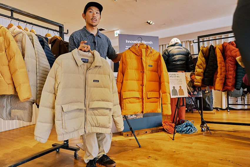 ［左］「メンズ・シザー・ダウン・ジャケット」4万2900円、［右］「メンズ・シザー・ダウン・フーディ・ジャケット」4万7300円／ともにパタゴニア（パタゴニア日本支社 カスタマーサービス　0800-8887-447）