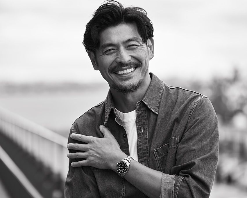 俳優として数々の作品で活躍後、2018年に病気治療のため芸能活動を休止。療養中にコーヒーの魅力に惹かれ焙煎士となり、オリジナルブランド「The Rising Sun Coffee」を立ち上げた。現在はコーヒー事業と俳優業の両分野で活躍。公開中の映画『キングダム 魂の決戦』では、秦の将軍・桓騎を演じる。