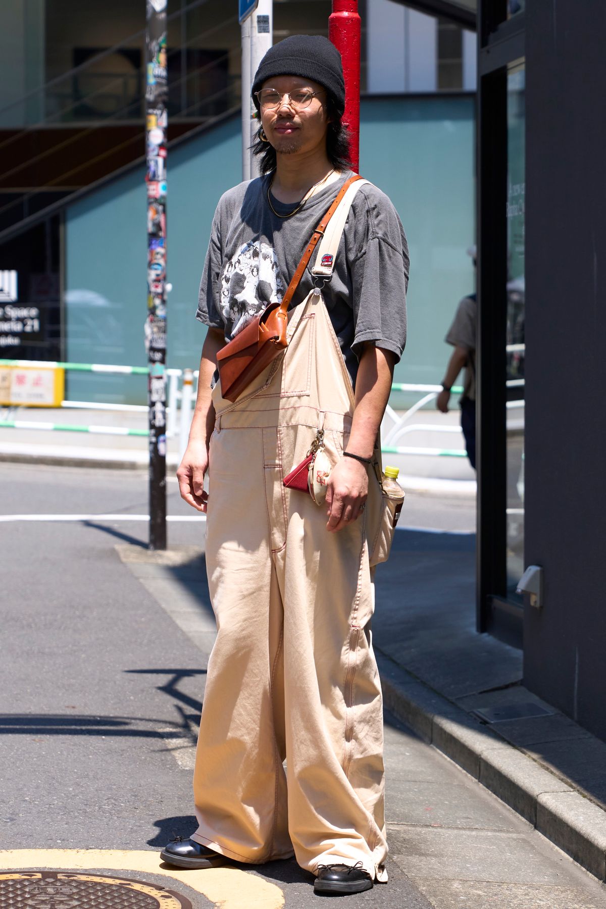 帽子、Tシャツ＝ともに不明