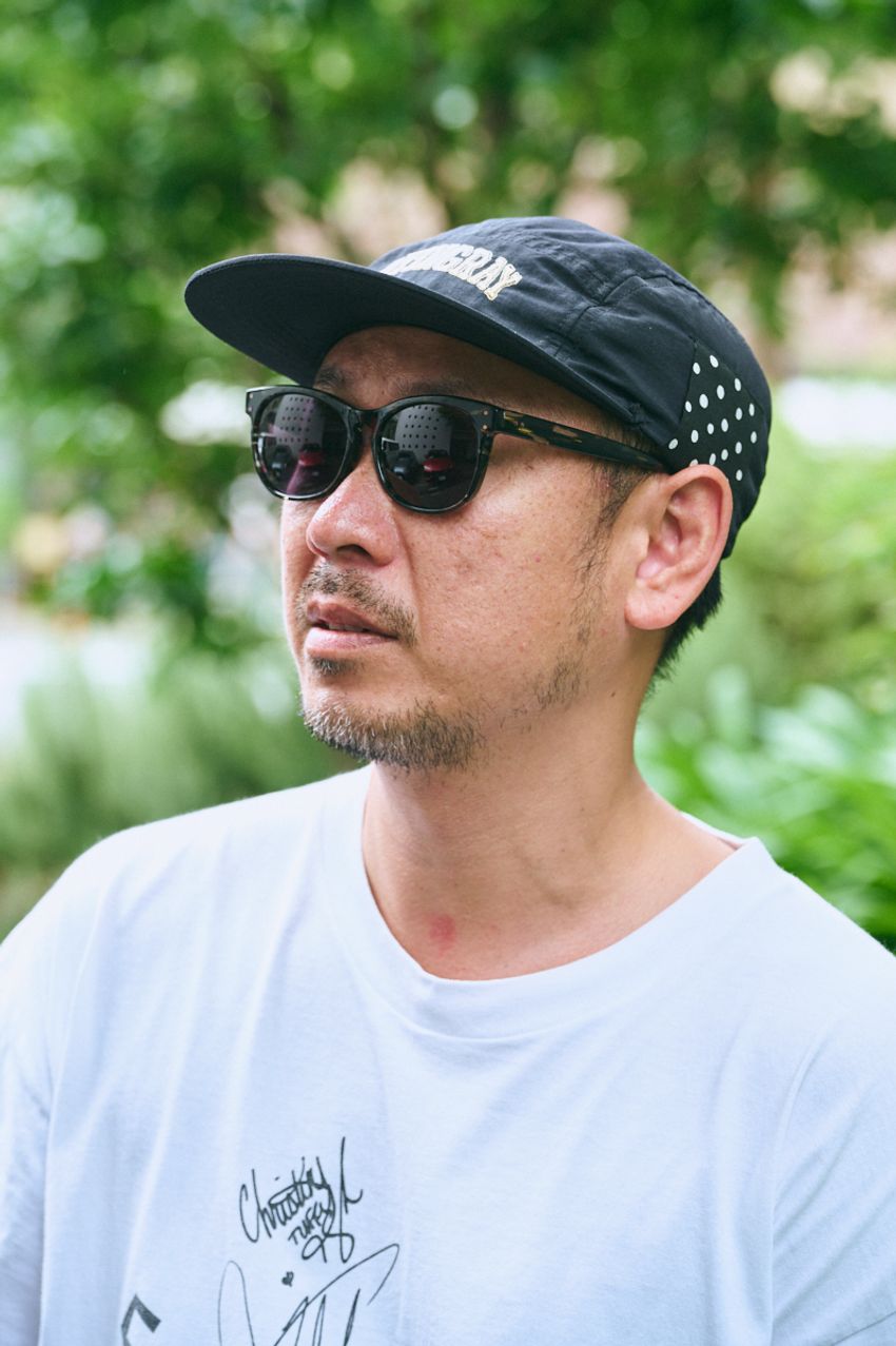 【30〜50代】旬のサングラスパパラッチ！洒落た大人たちが選んだ色とブランドは…… - 9枚目の画像