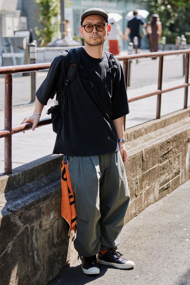 帽子、バッグ＝ともにシュプリーム