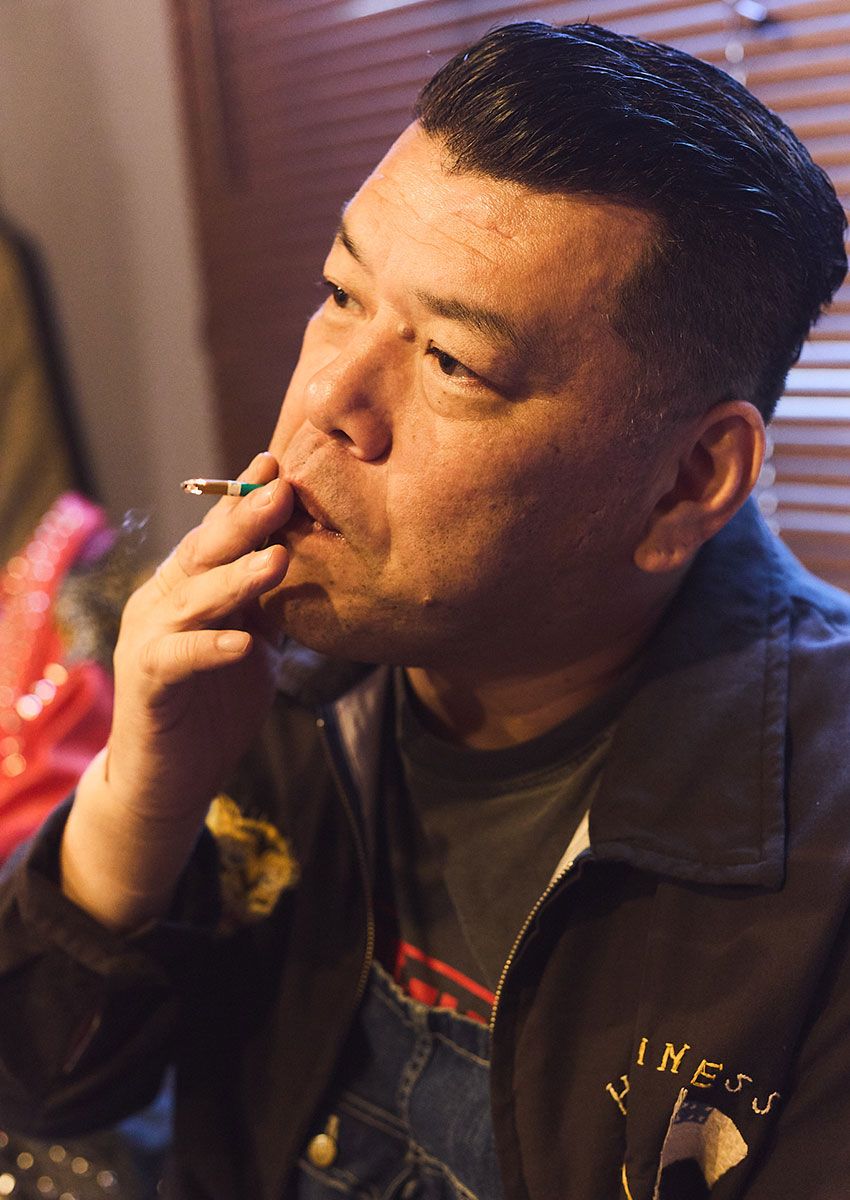 野性爆弾くっきー！のデニムコーデを突撃スナップ。「革ジャンもバイクもいじってなんぼ」の美学 - 10枚目の画像