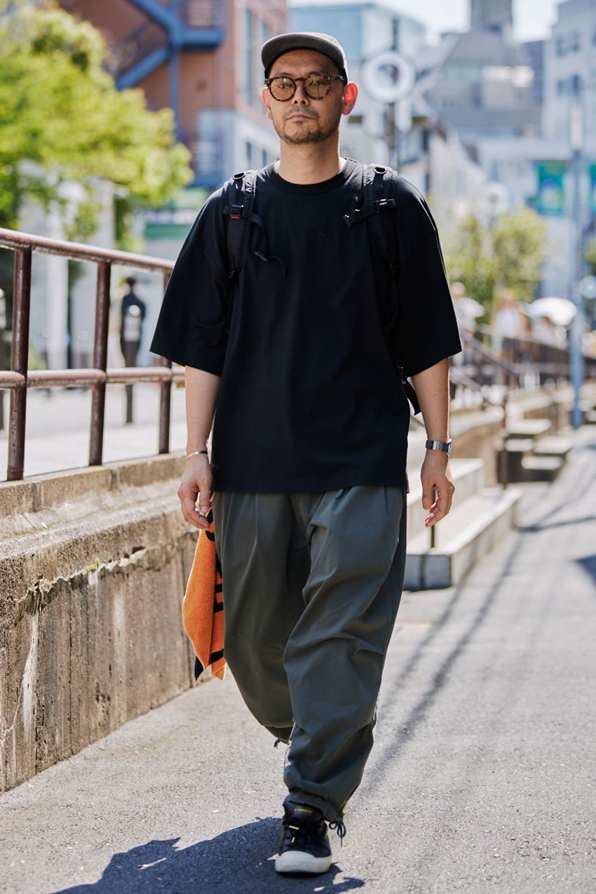 シンプルなのに何故オシャレ？無地Tシャツを攻略した30〜50代の大人をスナップで - 2枚目の画像