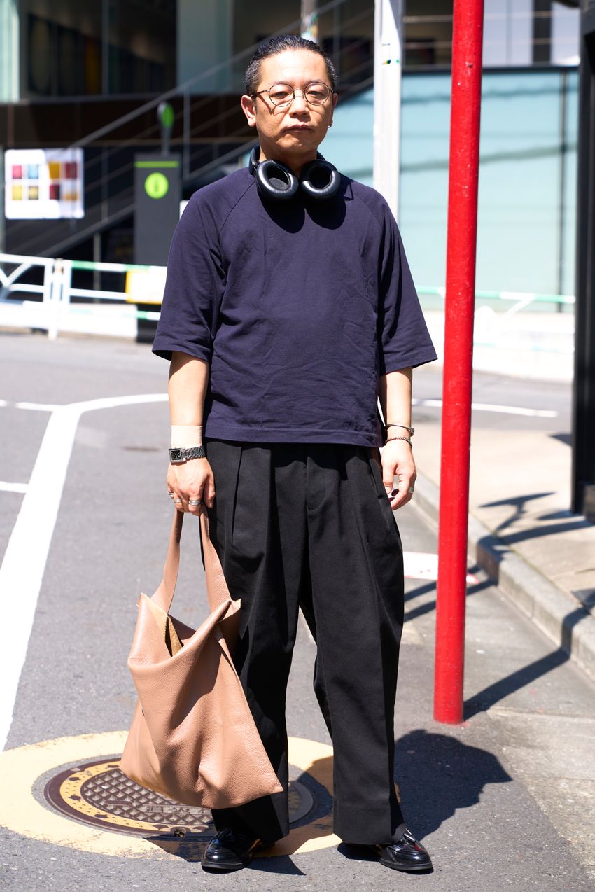 シンプルなのに何故オシャレ？無地Tシャツを攻略した30〜50代の大人をスナップで - 4枚目の画像