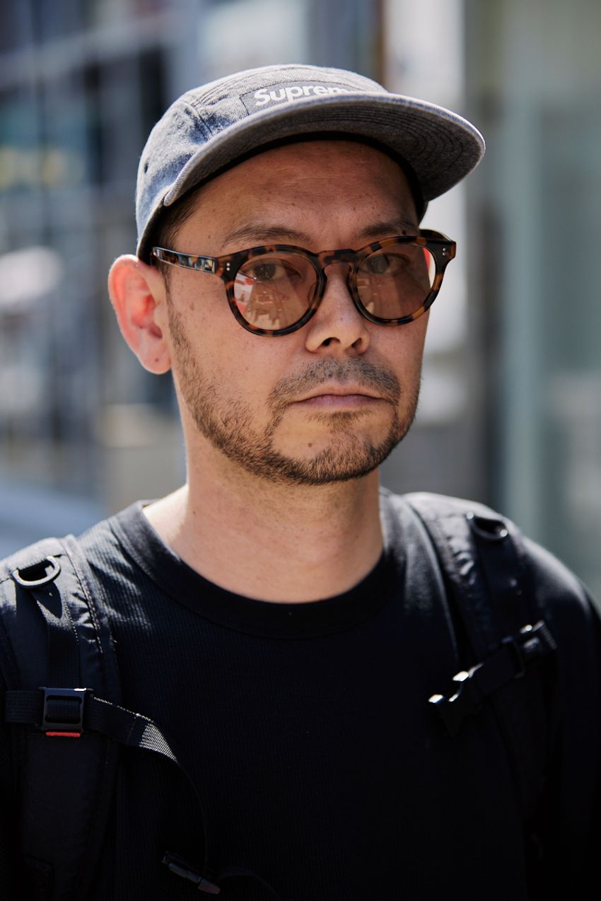 シンプルなのに何故オシャレ？無地Tシャツを攻略した30〜50代の大人をスナップで - 3枚目の画像
