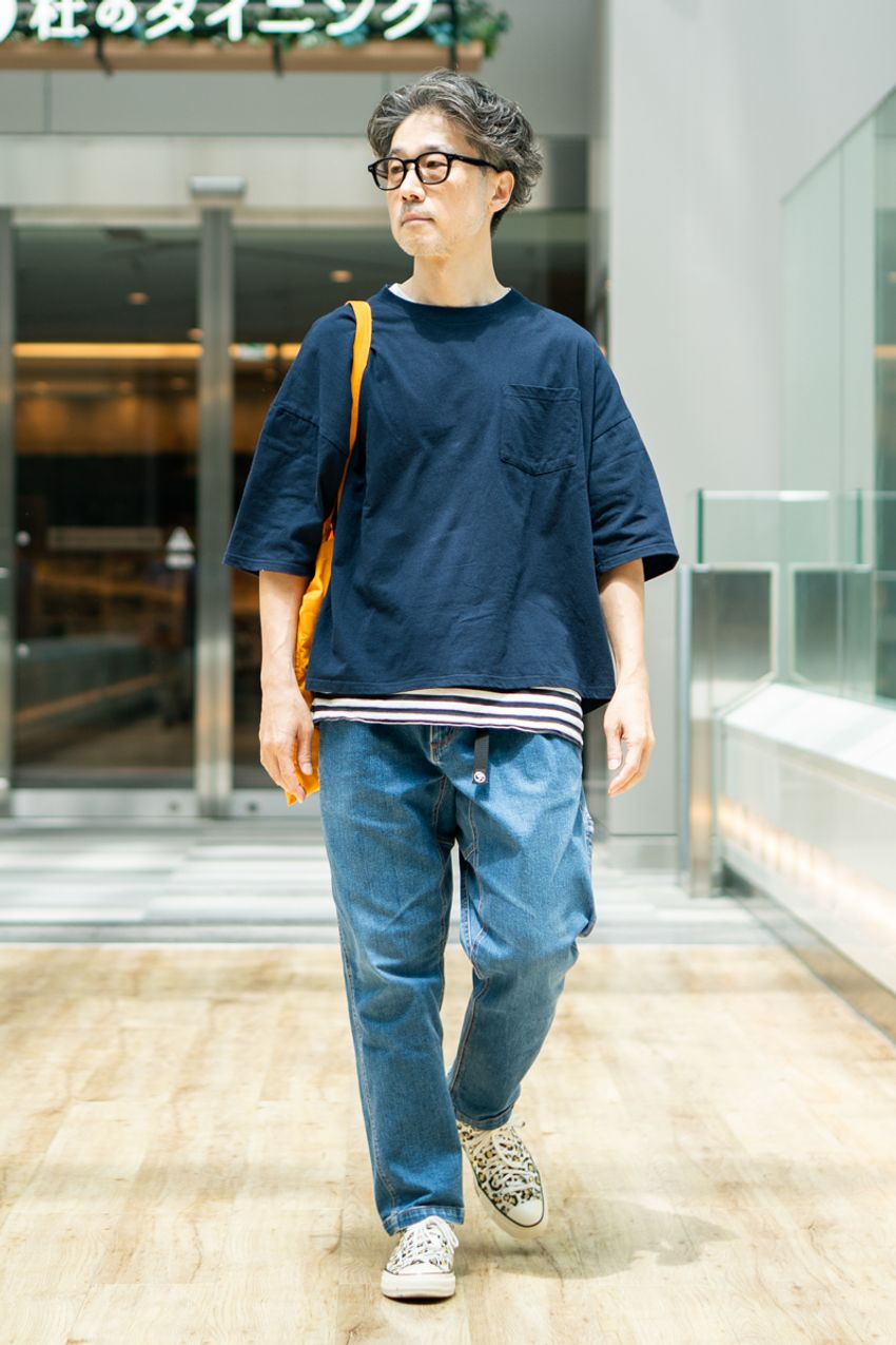 50代のTシャツコーデは「ほんのり可愛げ」をプラスせよ！ 色や柄、プリントの選び方 - 4枚目の画像