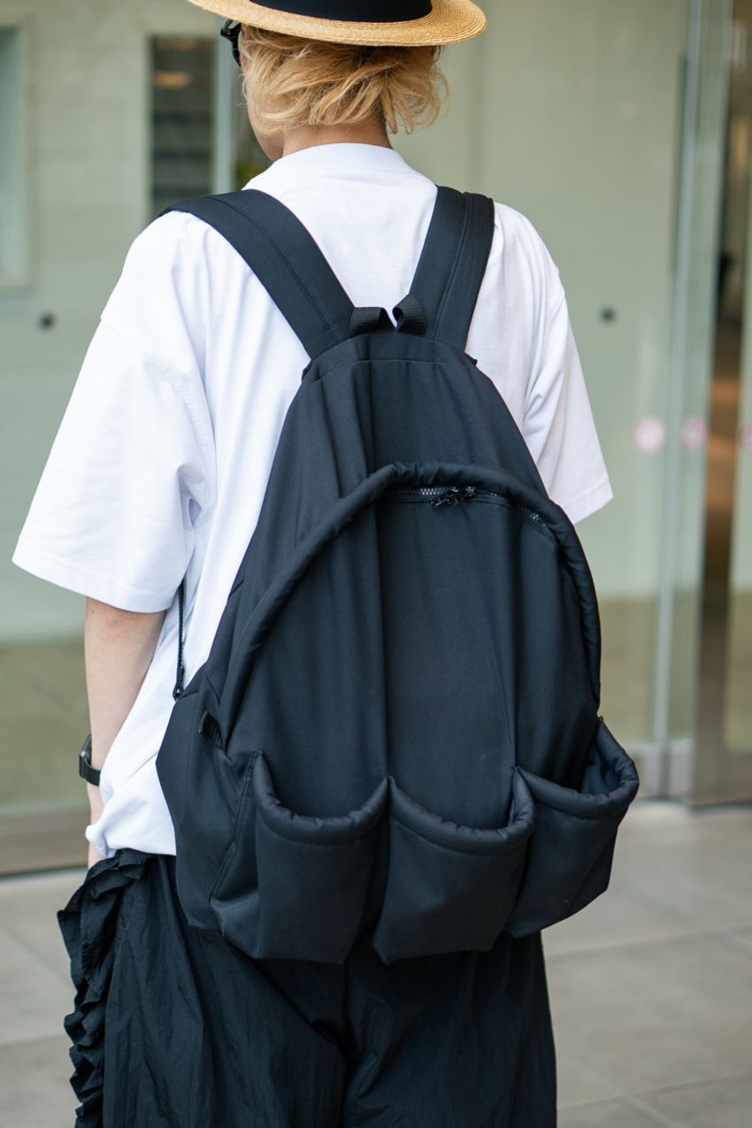 街の洒落者が選んだ「黒バッグパック」を調査！ギャルソン、ブリーフィングetc. - 9枚目の画像