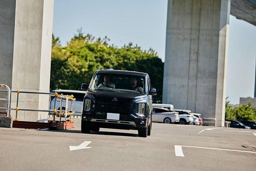 フリードから三菱「デリカ」へ！ 計270kg、190cm超の双子レスラーが信頼する「圧倒的な車格と居住性」 - 32枚目の画像
