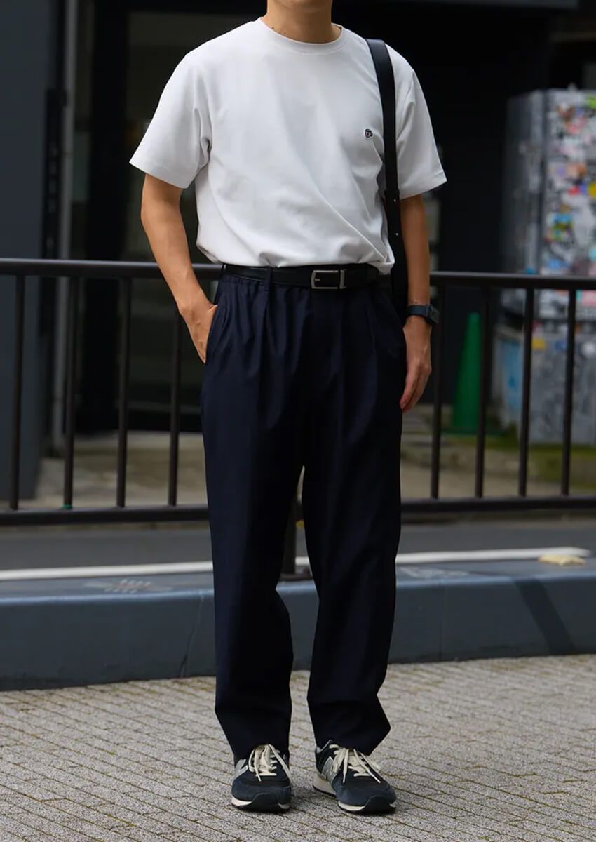 「Tシャツ姿で垢抜けるコツ」は“タックイン”だった！ Tシャツを格上げした洒落者たちのコーデ - 1枚目の画像