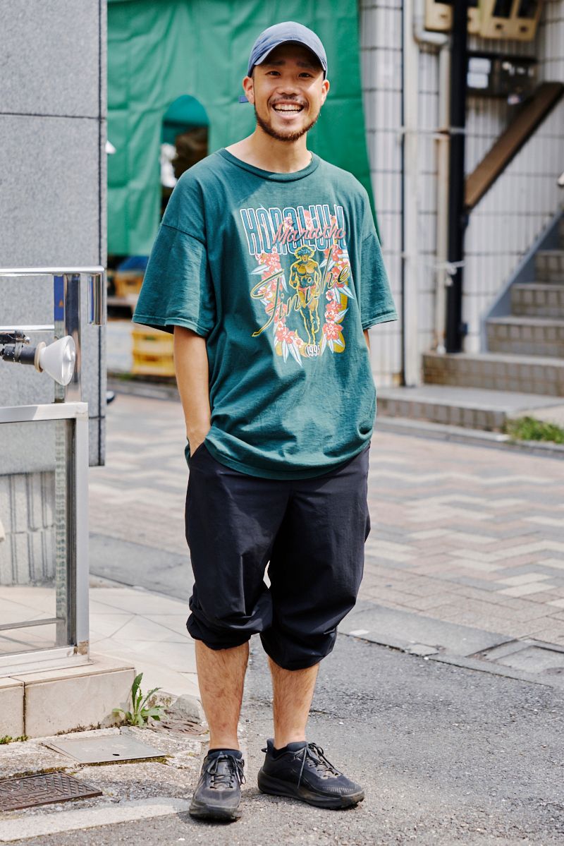 帽子、Tシャツ、シューズ＝すべてナイキ