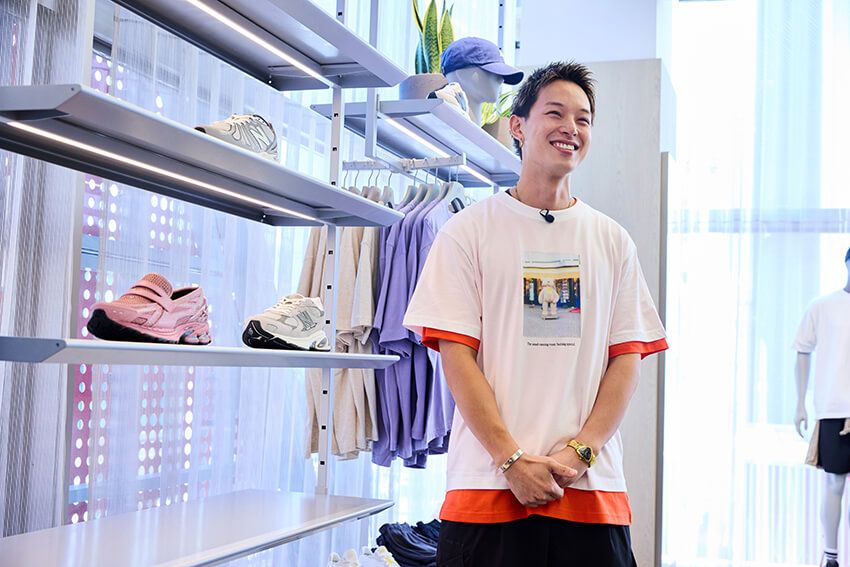 佐舗さん●原宿店きっての名物スタッフ。長年店頭で培った接客スキルに加え、バスケ経験に基づくアスリート目線のアドバイスが大好評。自身も大のニューバランスフリークであり、コレクション数はかなりのもの。ちなみに推しアスリートは大谷翔平選手！