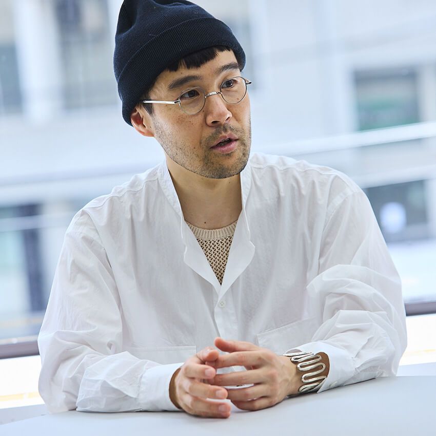 安武俊宏（やすたけ・としひろ）さん●長らくビームスのプレスとして活躍後、１年ほど前に独立。現在は、フリーPRとして様々なブランドのプロモーションやイベント、企画に参画しながら、文化服装学院非常勤講師として毎週、教壇に立つ。