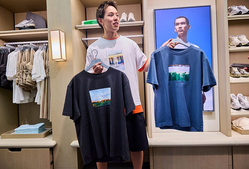 「NB GREY グラフィックフォトショートスリーブTシャツ」各9900円／ニューバランス（ニューバランスジャパンお客様相談室　0120-85-7120）