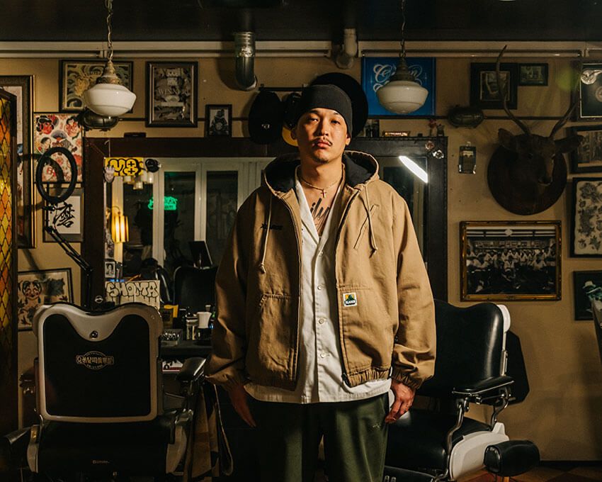 タフなワークウェアを日常着として仕立て直した「WORK WEAR LINE」もリリース。ジャケット１万9800円 、パンツ1万5400円／ともにエクストララージ ファブリック　03-5768-2233