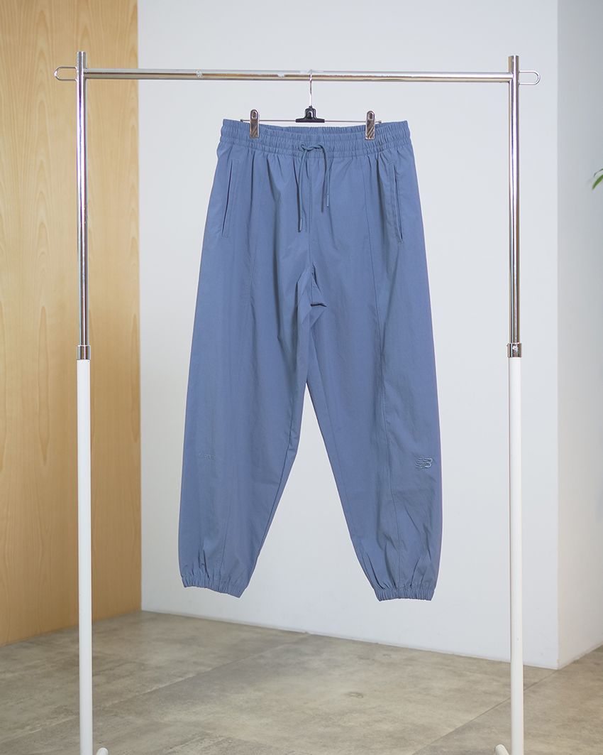 「NB GREY ジョガーパンツ」1万7930円／ニューバランス（ニューバランスジャパンお客様相談室　0120-85-7120）