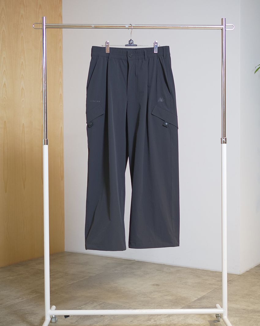 「NB GREY カーゴパンツ」1万9910円／ニューバランス（ニューバランスジャパンお客様相談室　0120-85-7120）