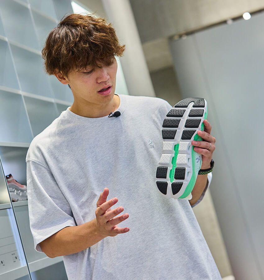 「On」スタッフに聞いた人気スニーカーBEST3＆今狙ってる2足！ 街履きからランまで大公開 - 23枚目の画像