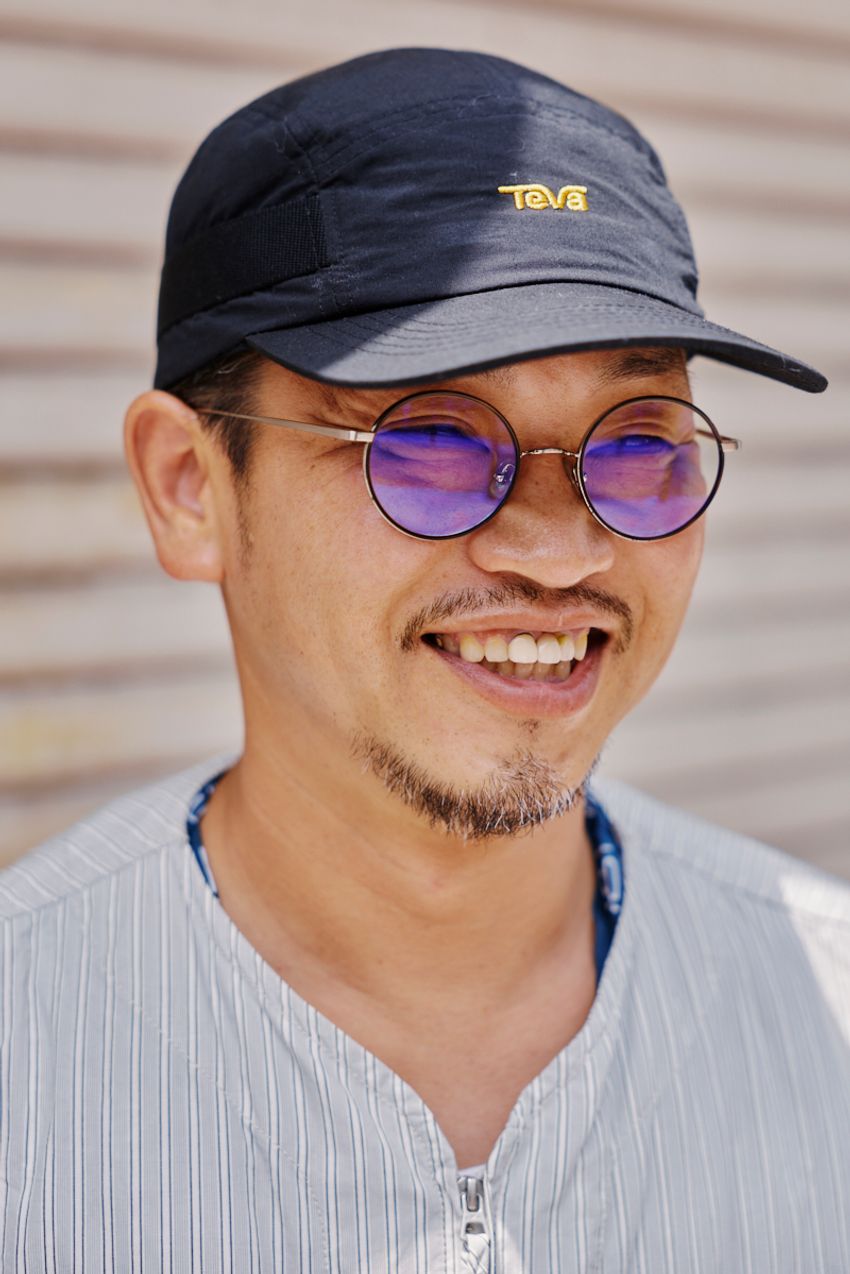30代からの大人キャップ入門をスナップで。色は黒一択、お洒落な被り方は…… - 9枚目の画像