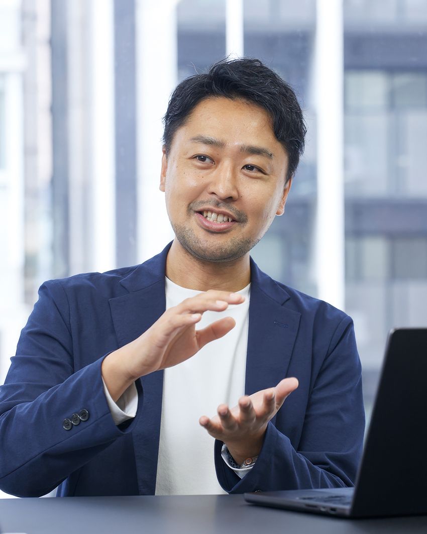 「朝は卵やヨーグルト、果物など。昼はオフィス近くのスーパーで野菜や魚を選ぶことが多いですね。食事は8割ぐらい整っていれば十分。2割ぐらいは好きなものを楽しめばいい。食事管理そのものがストレスになってしまっては本末転倒ですから」(岡本さん)。