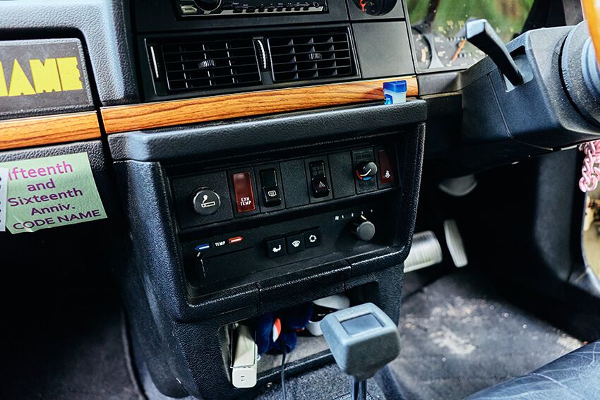「リーバイスで言えばXXよりビッグE。この車も…」ロッチ・コカドの愛車“ボルボ 240セダン”に宿る哲学 - 20枚目の画像