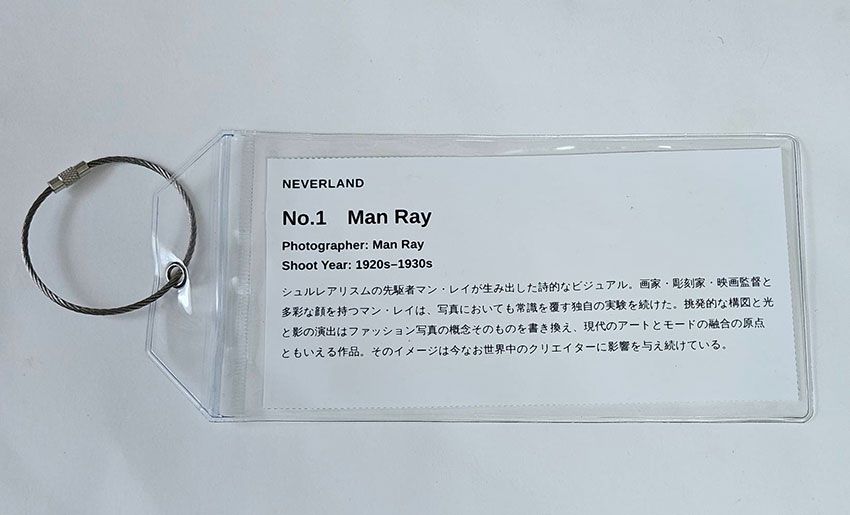 NEVERLANDでは一着ごとに解説を添え、写真家や制作年代だけでなく、当時のファッションや音楽、アートなど、その背景にあるカルチャーまで伝えている。