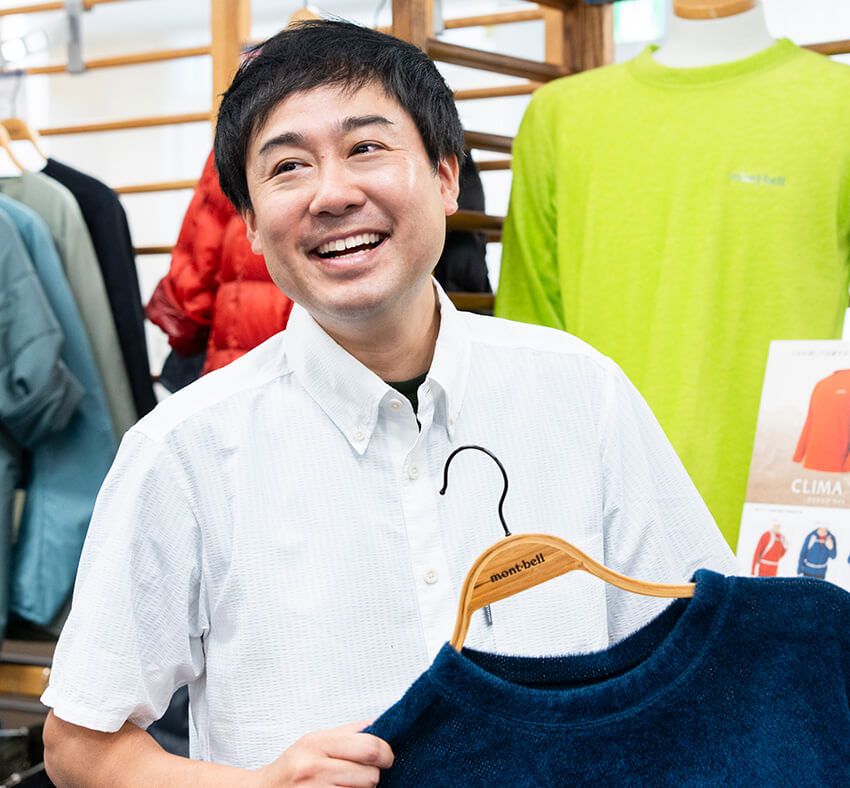 長井洋高さん●モンベルの広報部としてメディアとの橋渡しを担当。休日は登山やカヤック、キャンプなど家族と一緒にアウトドアを楽しむ。
