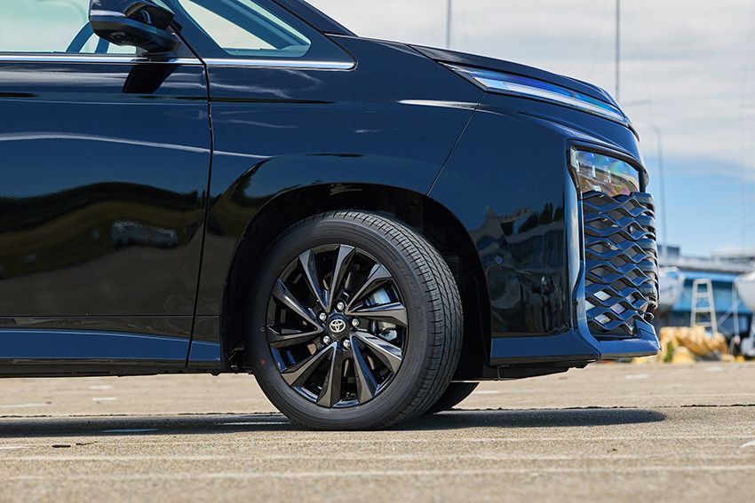 「ノア」じゃ物足りない人へ。トヨタ新型「ヴォクシー」の実車チェックで分かった“買い”の理由 - 6枚目の画像