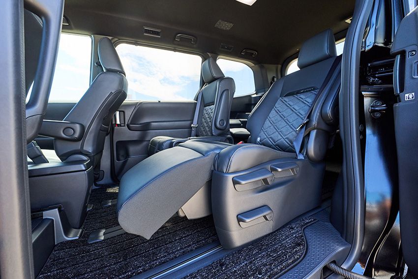 「ノア」じゃ物足りない人へ。トヨタ新型「ヴォクシー」の実車チェックで分かった“買い”の理由 - 35枚目の画像