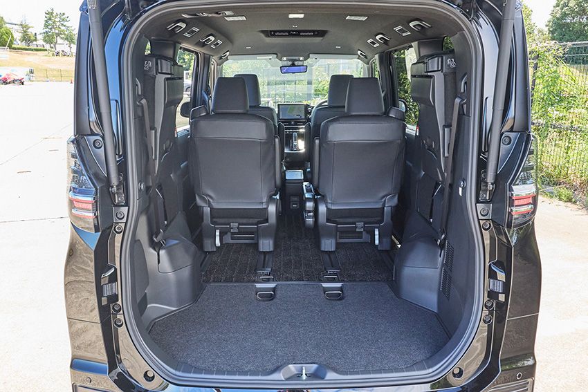「ノア」じゃ物足りない人へ。トヨタ新型「ヴォクシー」の実車チェックで分かった“買い”の理由 - 59枚目の画像