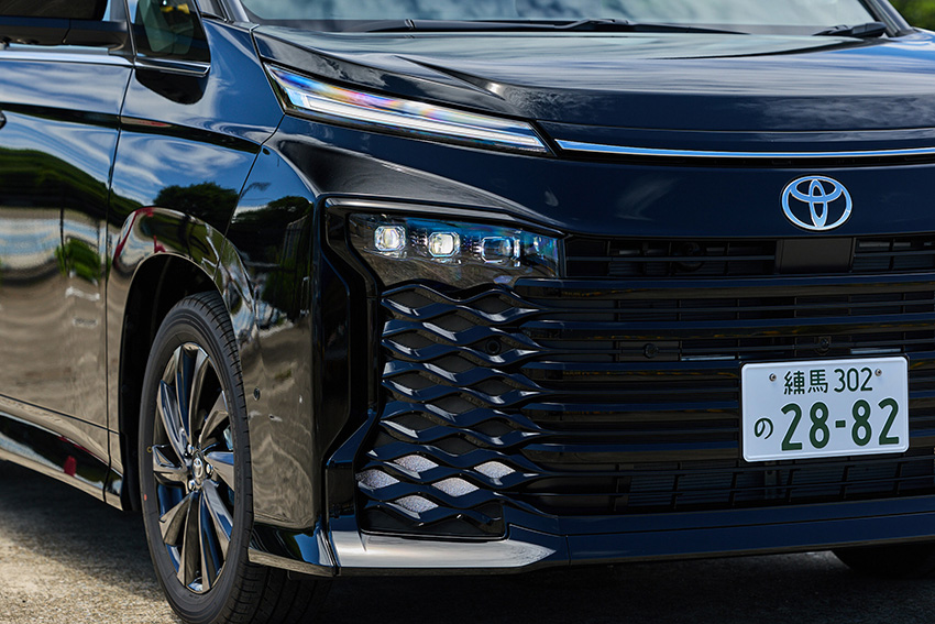 ノア」じゃ物足りない人へ。トヨタ新型「ヴォクシー」の実車チェックで