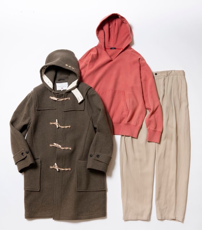 ダッフルコート11万7700円／モンゴメリー（トヨダトレーディング プレスルーム　03−5350−5567）、フーディー3万6300円、トラウザーズ4万2900円／ともにイレーヴ（イレーヴ　03−5785−6447）