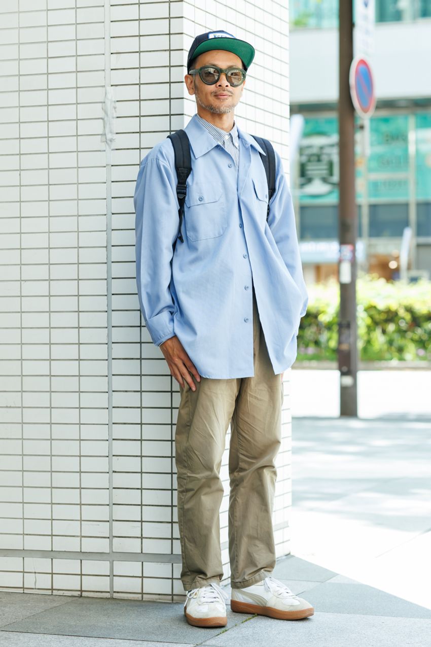 “無地T”以外も人気の「無印良品」。街角ではパンツ率も高い！ワイドやデニム、ショーツ姿をスナップ - 2枚目の画像