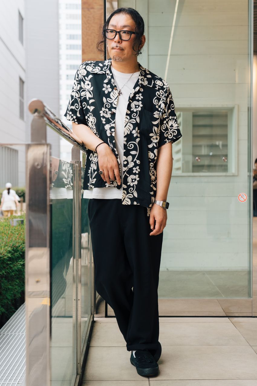 “無地T”以外も人気の「無印良品」。街角ではパンツ率も高い！ワイドやデニム、ショーツ姿をスナップ - 4枚目の画像