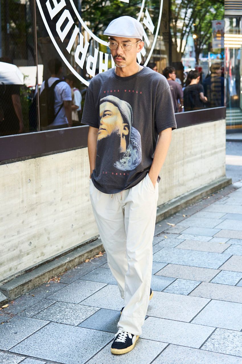 【30〜40代】完全に定着した「白パンツ」、5名の大人たちの着こなし術とブランドをスナップで - 2枚目の画像