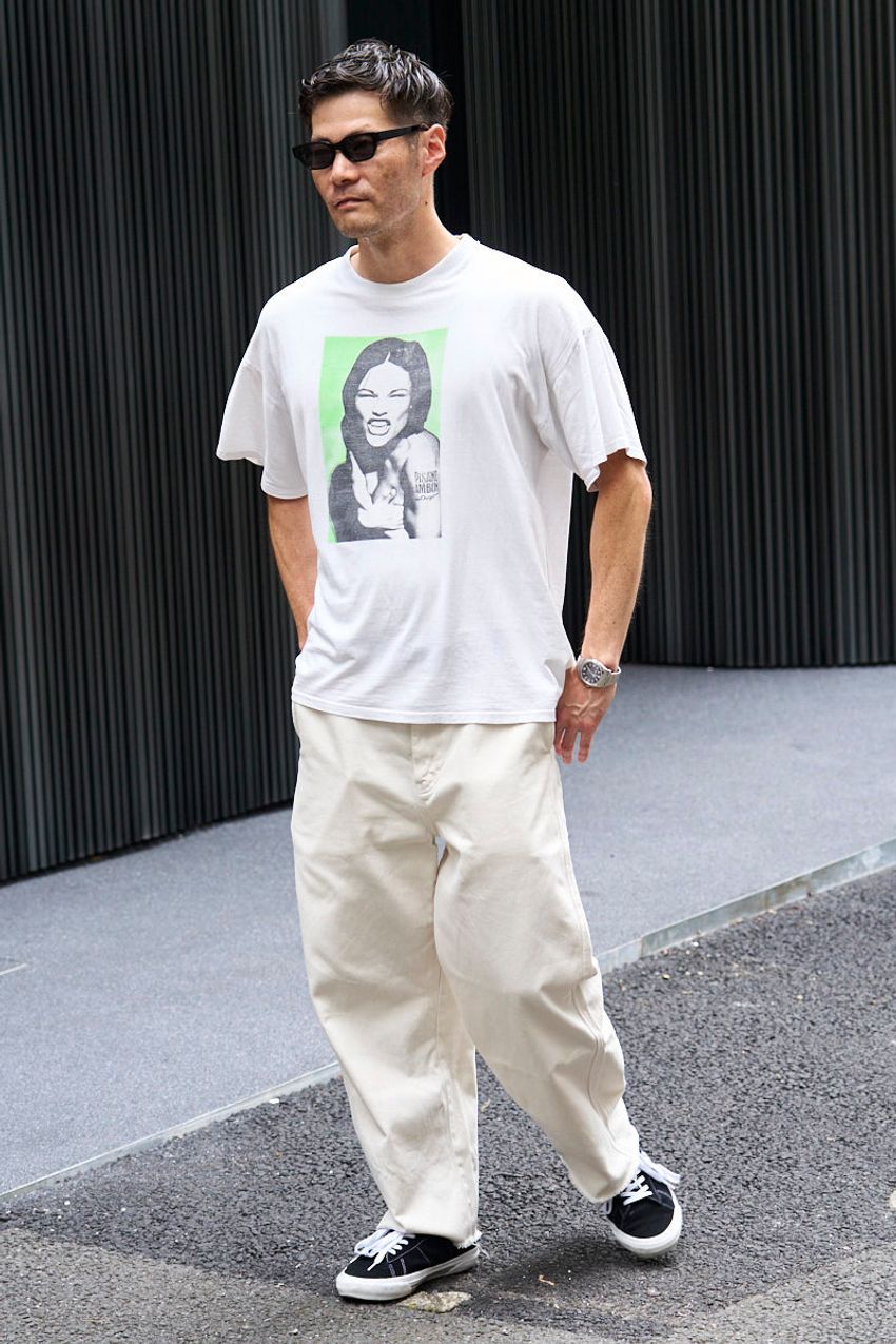 【30〜40代】完全に定着した「白パンツ」、5名の大人たちの着こなし術とブランドをスナップで - 3枚目の画像
