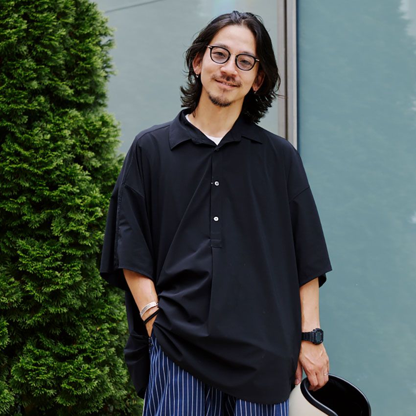 洒落た40代の“休日シャツコーデ”5選！グラフペーパー、アダム エロ ペetc. - 1枚目の画像
