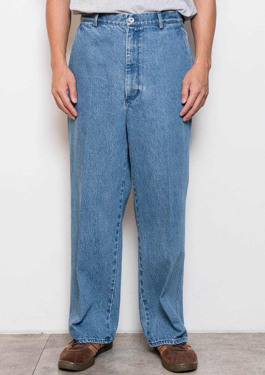 「JAPAN DENIM ワイドストレートデニムスラックス」1万2980円／ユナイテッドアローズ グリーンレーベル リラクシング（ユナイテッドアローズ グリーンレーベル リラクシング 自由が丘店　050−8895−0626）
