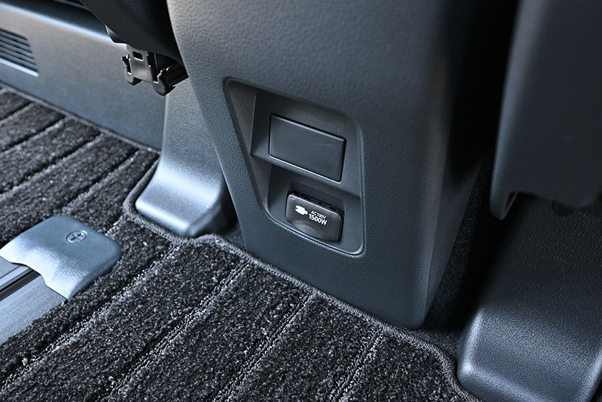 ヴォクシーとの違いも解説！上品＆穏やかな改良型トヨタ「ノア」を黒木美珠が実車チェック - 21枚目の画像