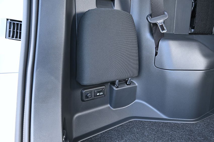 ヴォクシーとの違いも解説！上品＆穏やかな改良型トヨタ「ノア」を黒木美珠が実車チェック - 22枚目の画像