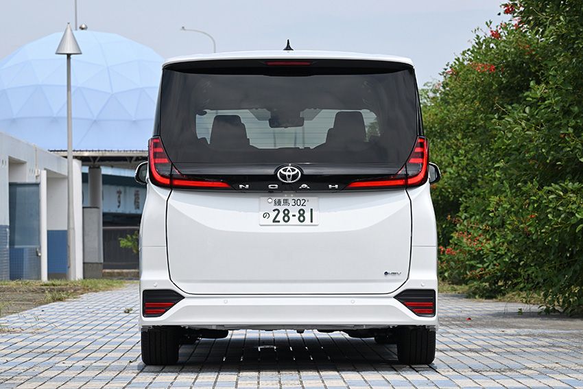 ヴォクシーとの違いも解説！上品＆穏やかな改良型トヨタ「ノア」を黒木美珠が実車チェック - 11枚目の画像