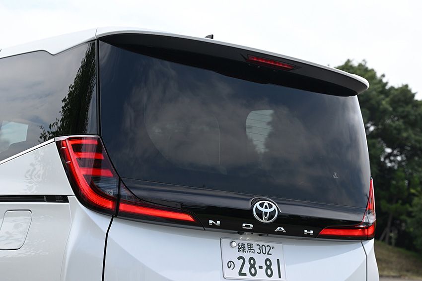ヴォクシーとの違いも解説！上品＆穏やかな改良型トヨタ「ノア」を黒木美珠が実車チェック - 13枚目の画像