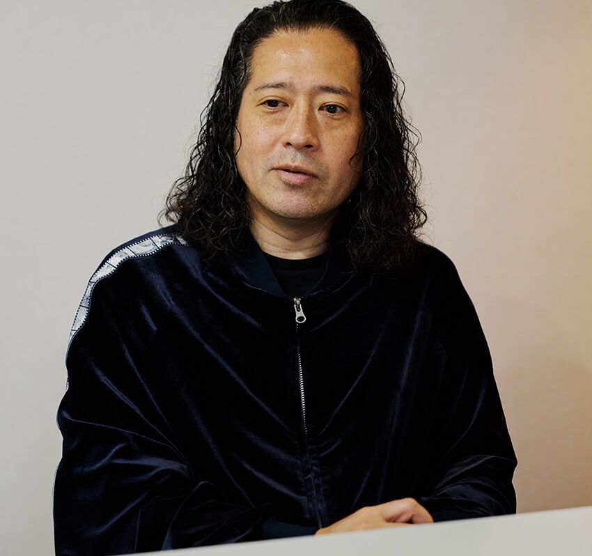 ピース又吉が「大人のベロアジャージ」をリリース！本人に聞いた、元サッカー少年のこだわりと原点 - 8枚目の画像