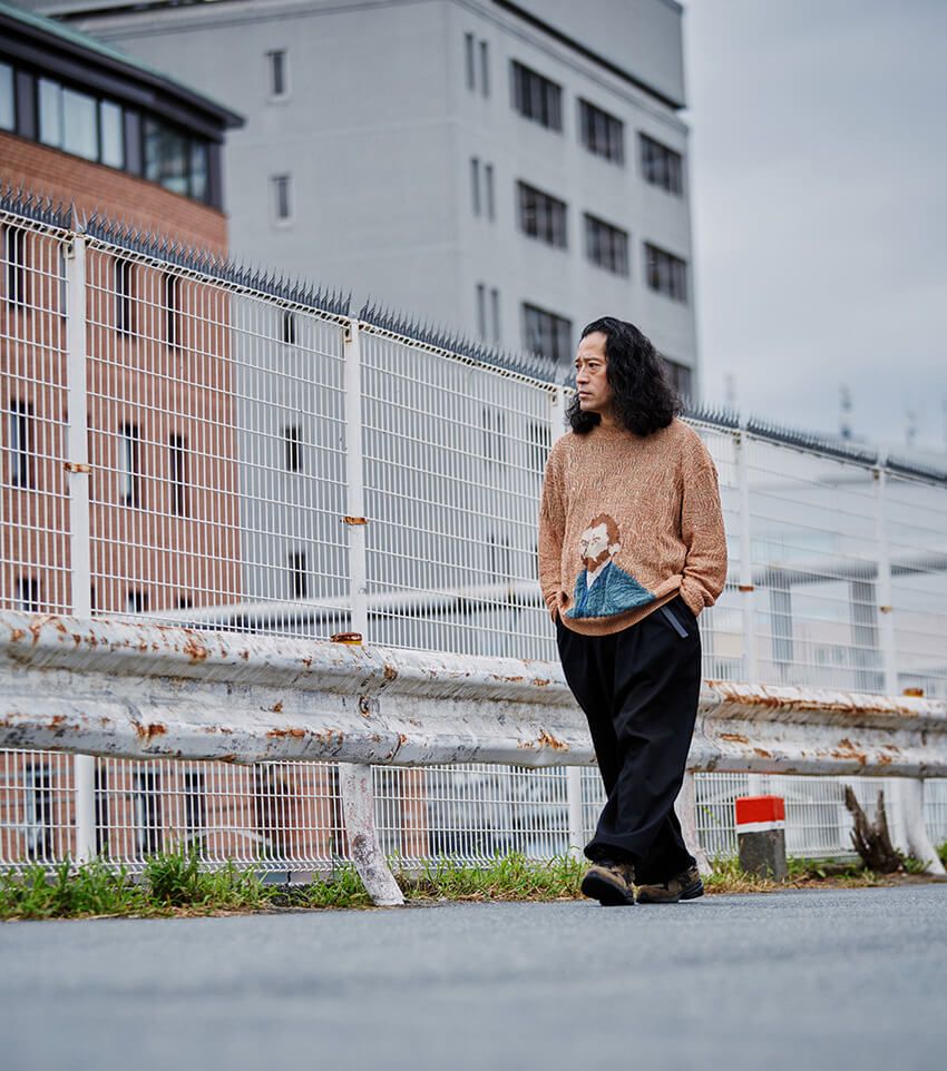 ピース又吉のリアル私服をスナップ！ニューバランス、 ゴッホのニットetc.時代に流されない服選びの哲学 - 9枚目の画像