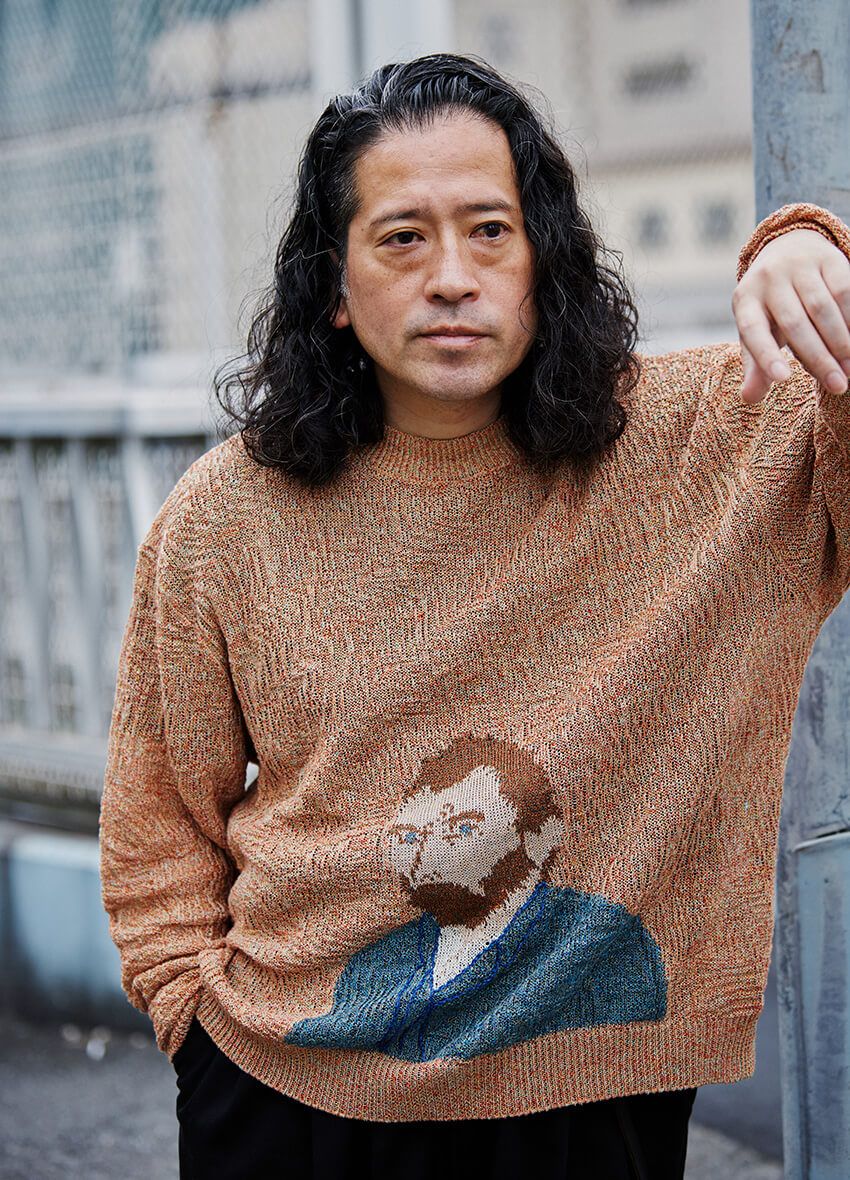 ピース又吉のリアル私服をスナップ！ニューバランス、 ゴッホのニットetc.時代に流されない服選びの哲学 - 5枚目の画像