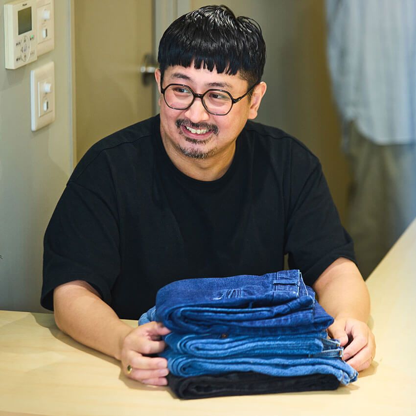 大川貴之（おおかわ・たかゆき）●メガネメーカーでの販売職を経て、「アヤメ（ayame）」のセールスへ転職。モノ作りの現場まで立ち会うことで、メガネ業界の企画から販売までを熟知する。2025年、松陰神社駅近くにメガネ店「パストスペクタクルズ」をオープン。気鋭ブランドからニッチな年代のヴィンテージまで揃う独自ラインナップで注目を集めている。